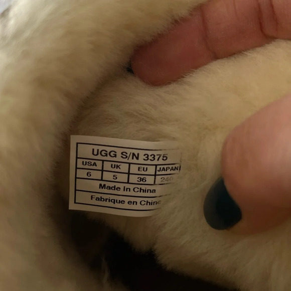 UGG Silver Glitter Metallic Bailey Boots Leather Shearling Fur Button Si… - Picture 9 of 10